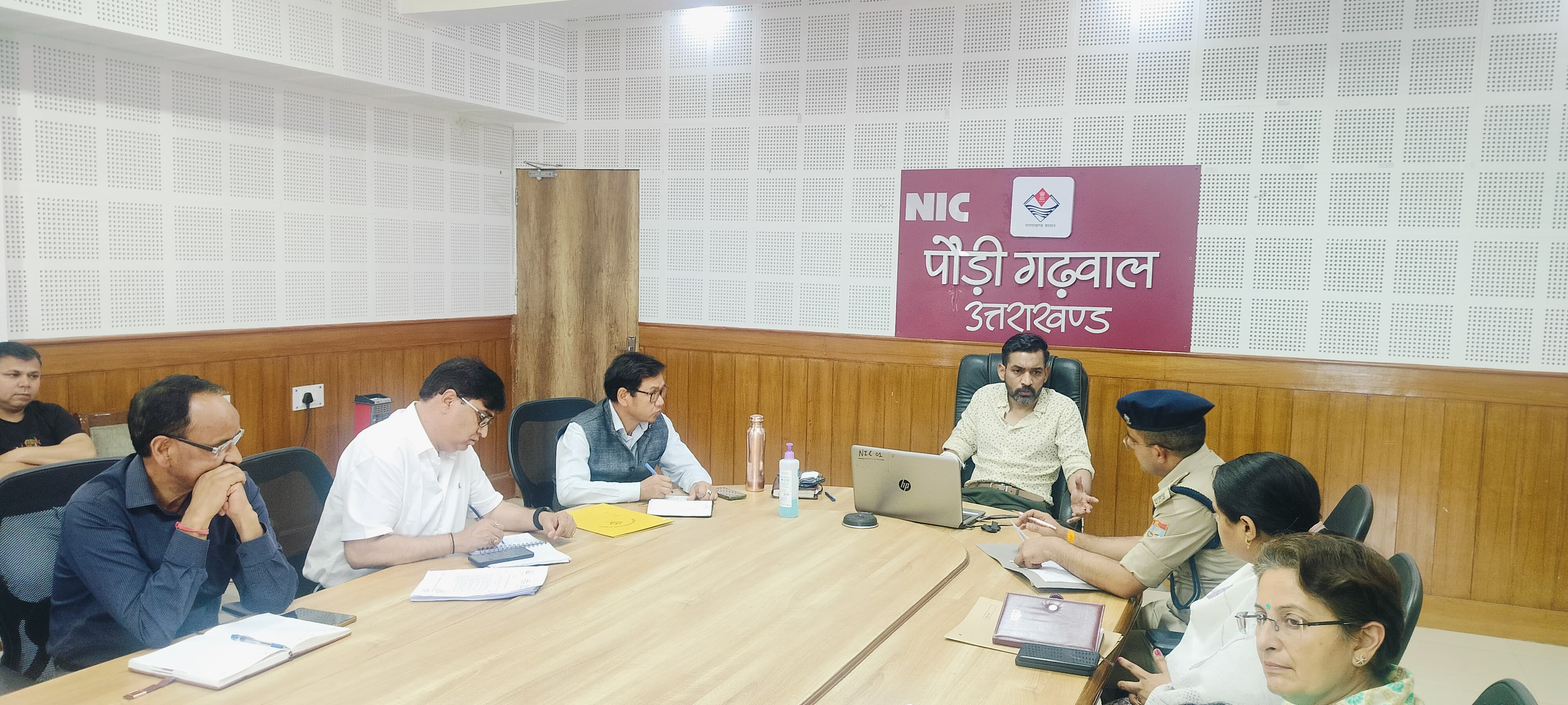 कांवड़ मेले की तैयारियाॅं को लेकर डीएम ने अधिकारियों को कार्य पूर्ण करने के निर्देश