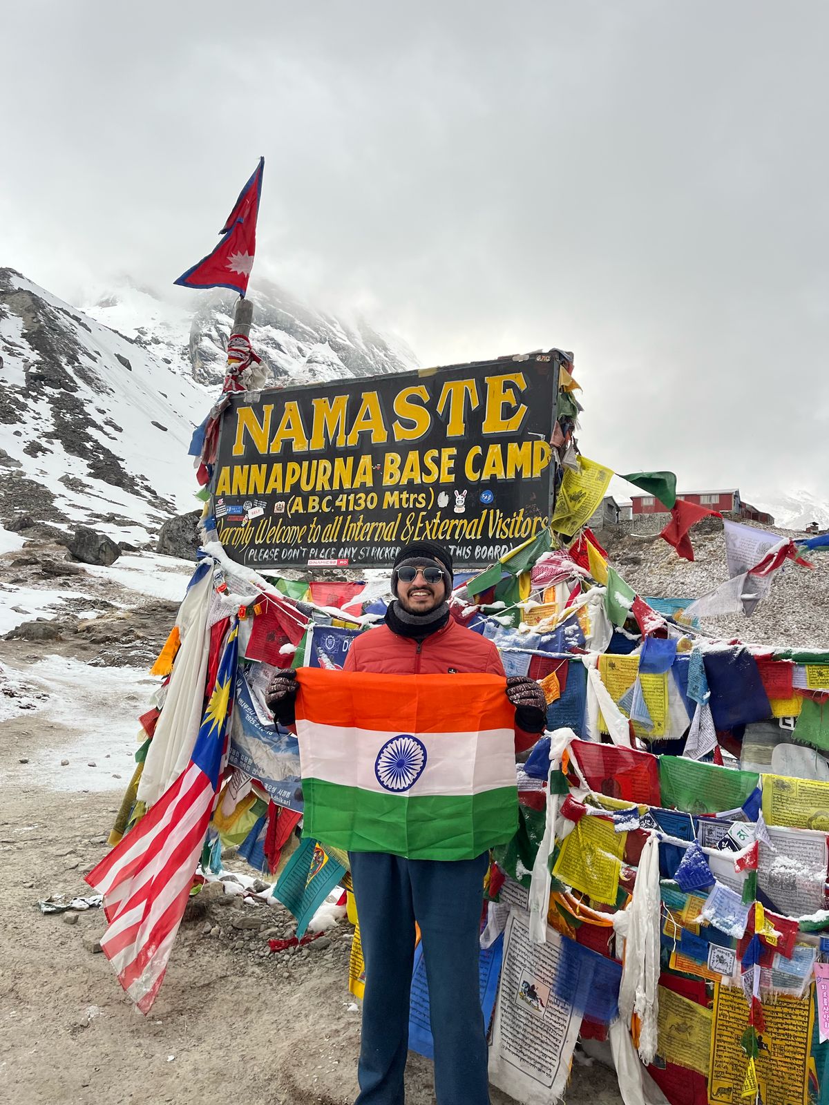 रक्सौल के प्रतीक ने समुद्र तल से 4130 मीटर ऊँचे नेपाल के अन्नपूर्णा बेस कैम्प पर लहराया तिरंगा