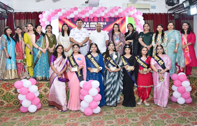 सोनीपत: विजेता छात्राओं के साथ प्रधान आनंद जैन व डा. मनोज व मुख्य अतिथि दिशा जैन