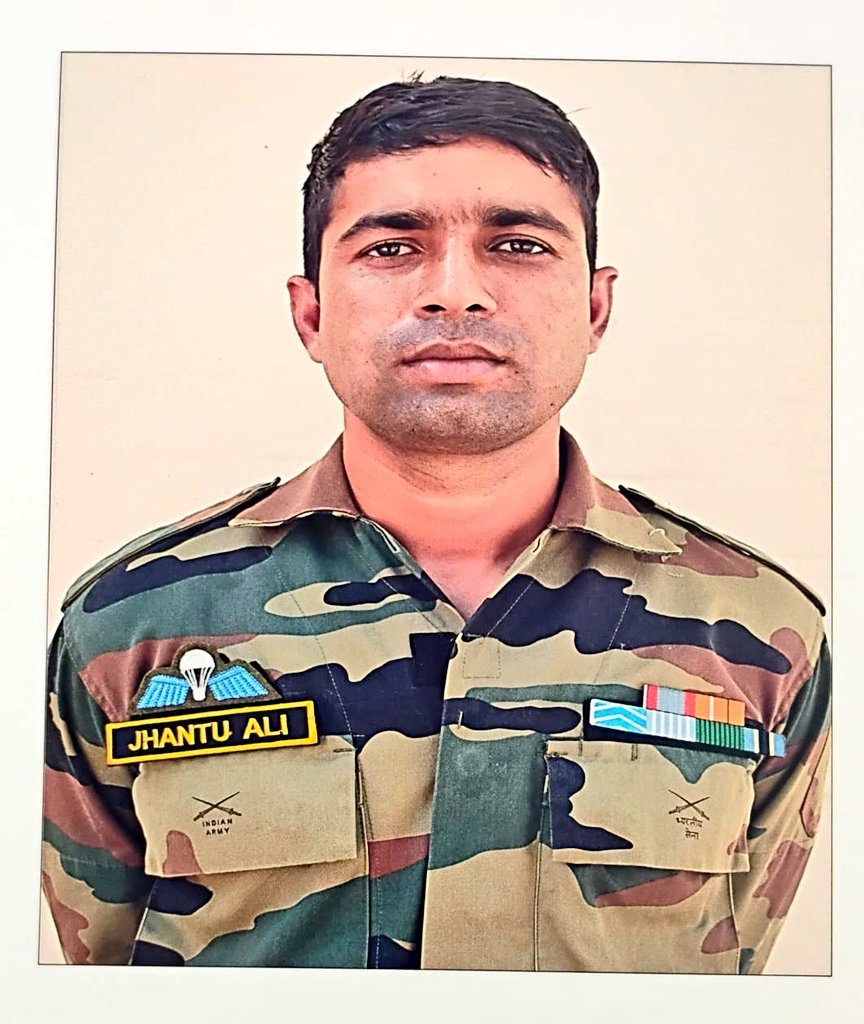 कश्मीर में आतंकियों से लोहा लेते बलिदान हुए बंगाल के झंटू अली शेख, परिजनों से मिले विधायक