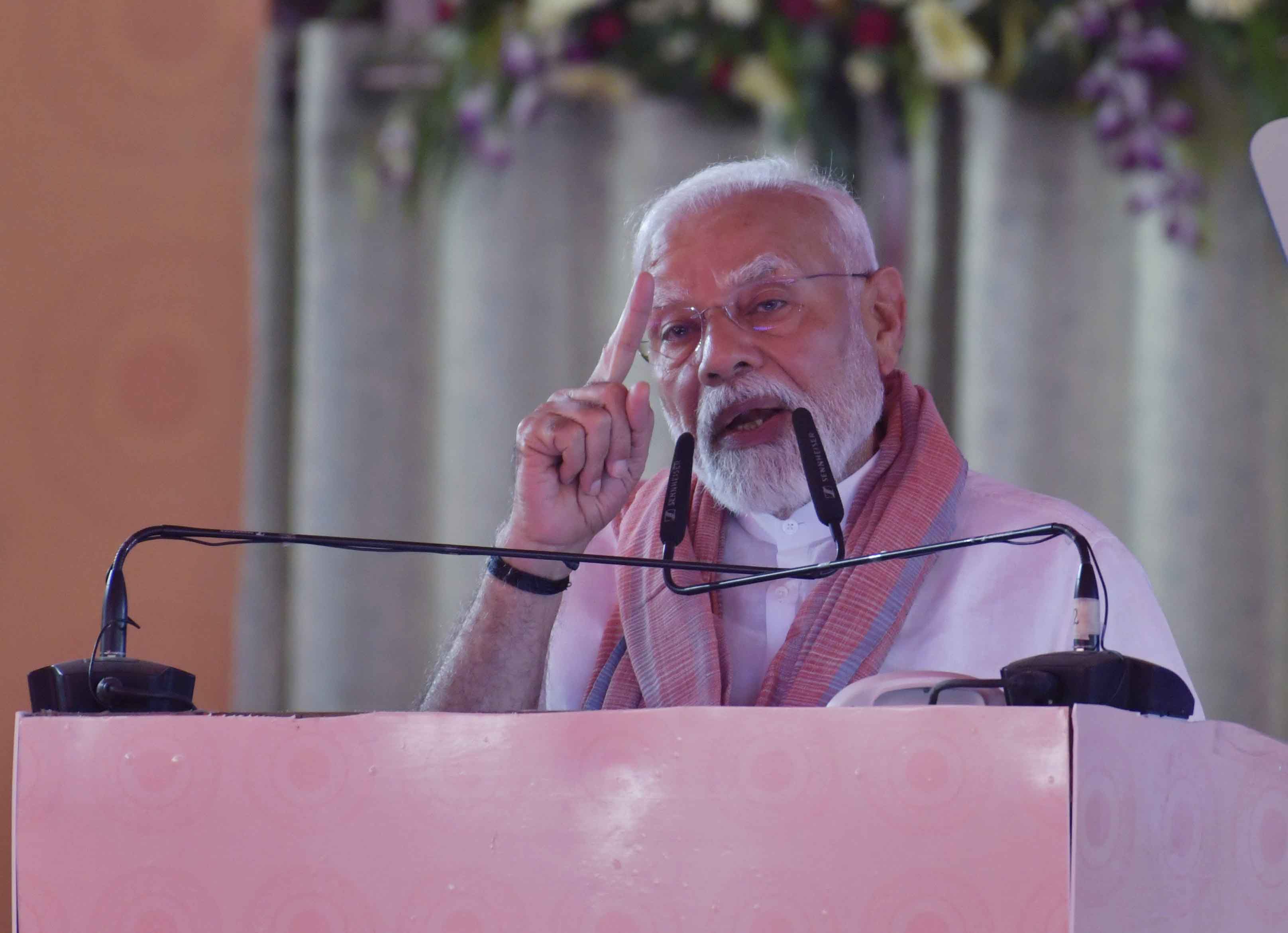 प्रधानमंत्री नरेंद्र मोदी ने मधुबनी के झंझारपुर में राष्ट्रीय पंचायती राज दिवस कार्यक्रम को सम्बोधित करते प्रधानमंत्री नरेंद्र मोदी ने मधुबनी के झंझारपुर में राष्ट्रीय पंचायती राज दिवस कार्यक्रम को सम्बोधित करते