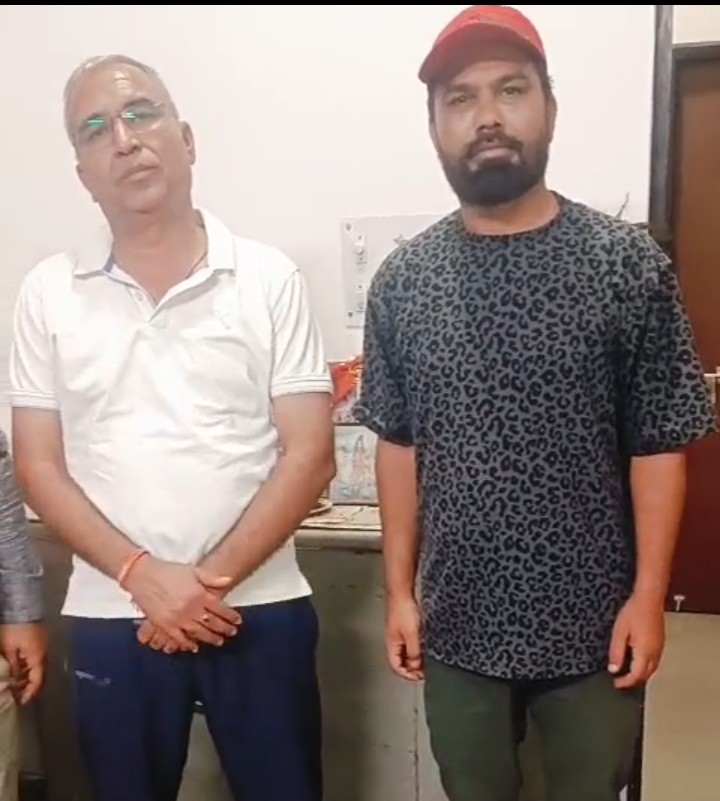 सीआई और दलाल वकील साढ़े तीन लाख रुपए की रिश्वत लेते गिरफ्तार