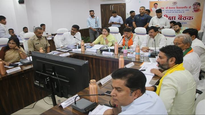 सतना जिले में आगामी बरसात में 25 लाख पौधों का होगा रोपण : मंत्री विजयवर्गीय