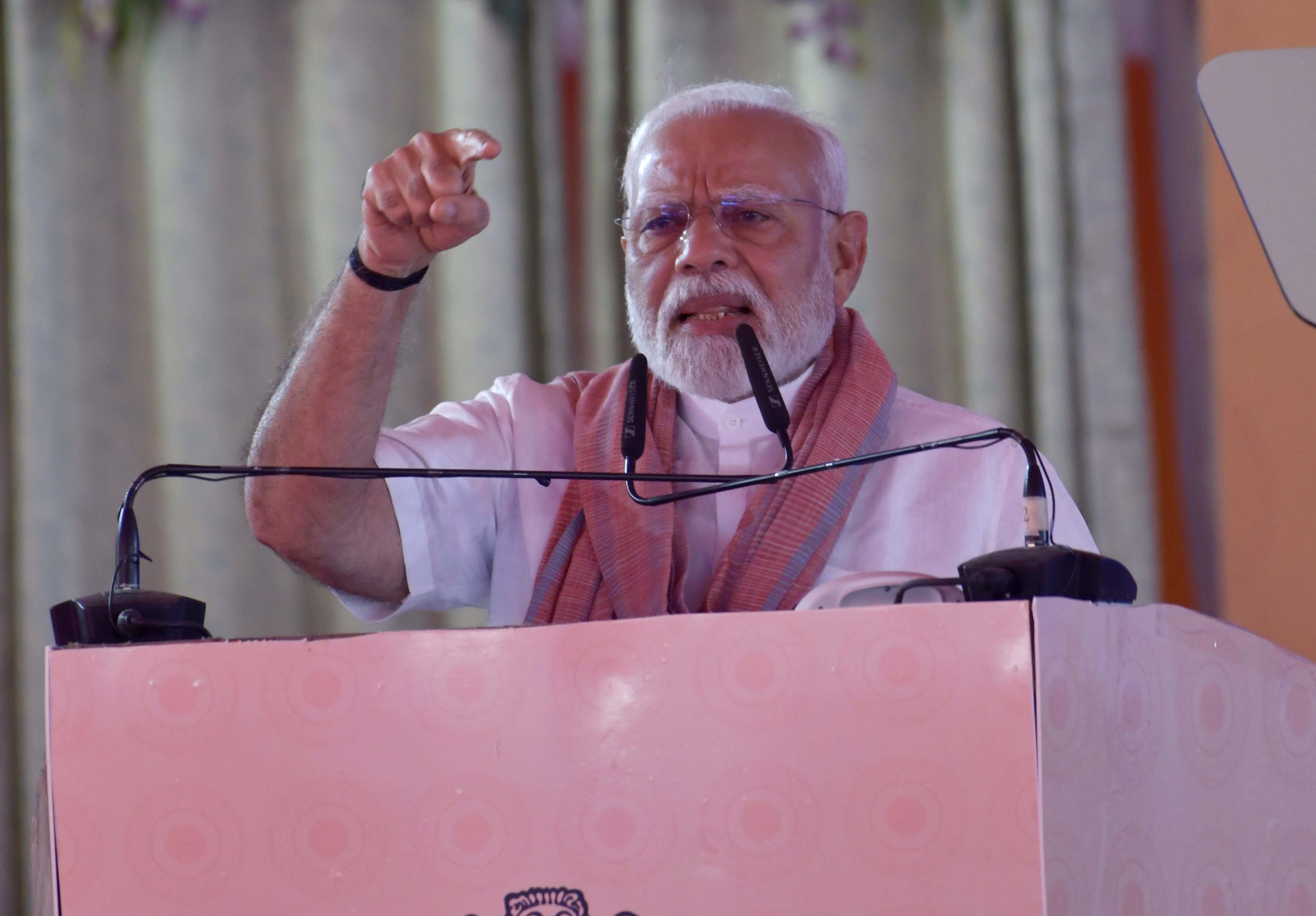 प्रधानमंत्री नरेंद्र मोदी ने मधुबनी के झंझारपुर में राष्ट्रीय पंचायती राज दिवस कार्यक्रम को सम्बोधित करते प्रधानमंत्री नरेंद्र मोदी ने मधुबनी के झंझारपुर में राष्ट्रीय पंचायती राज दिवस कार्यक्रम को सम्बोधित करते