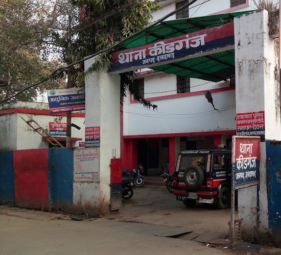 प्रयागराज में लखनऊ एसटीएफ के हत्थे चढ़ा असलहा तस्कर, पांच अवैध पिस्टल बरामद