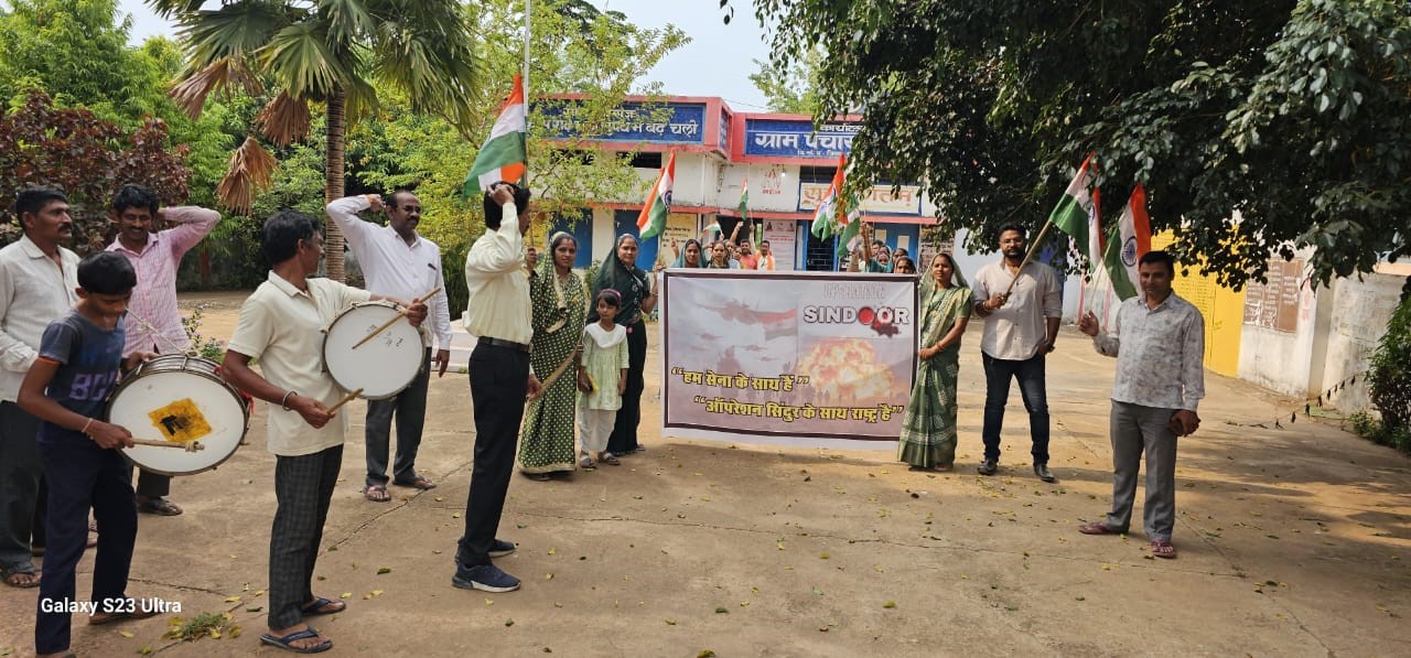 ग्राम दर्री में निकाली गई तिरंगा यात्रा। ग्राम दर्री में निकाली गई तिरंगा यात्रा।