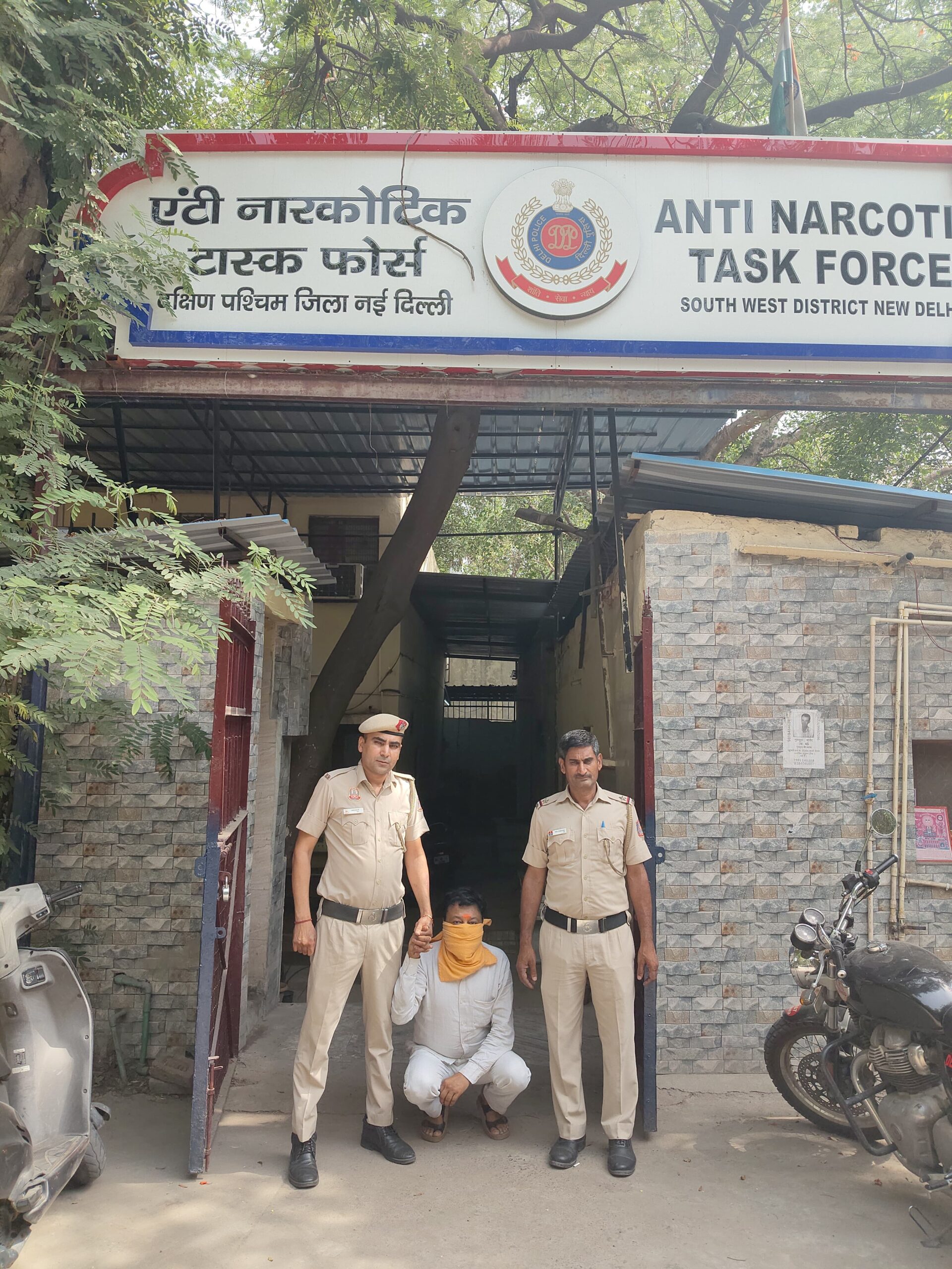 दिल्ली कैंट में ड्रग्स और विदेशी सिगरेट रैकेट का भंडाफोड़, एक गिरफ्तार