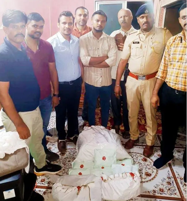 गोवंडी में 6 करोड़ रुपये की तीन किलोग्राम ड्रग जब्त, तस्कर गिरफ्तार