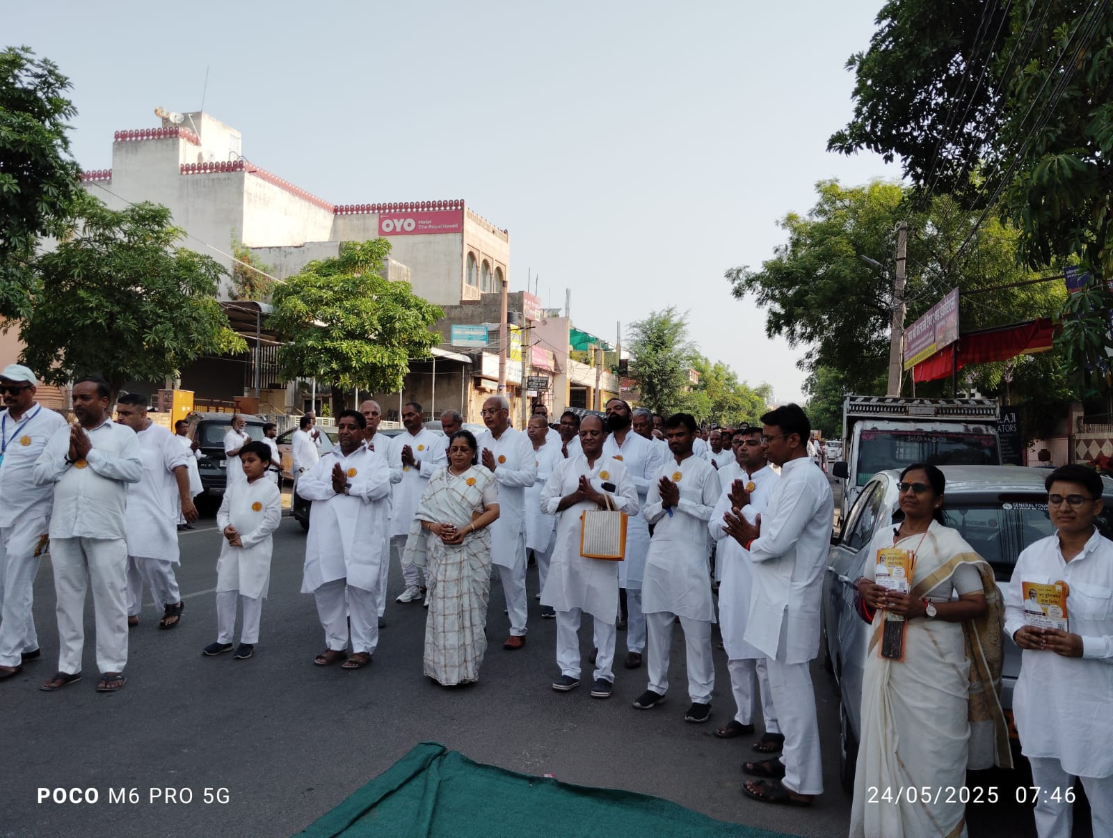 बड़ी संख्या में शामिल हुए शहर के साधक-- साधिकाएं बड़ी संख्या में शामिल हुए शहर के साधक-- साधिकाएं