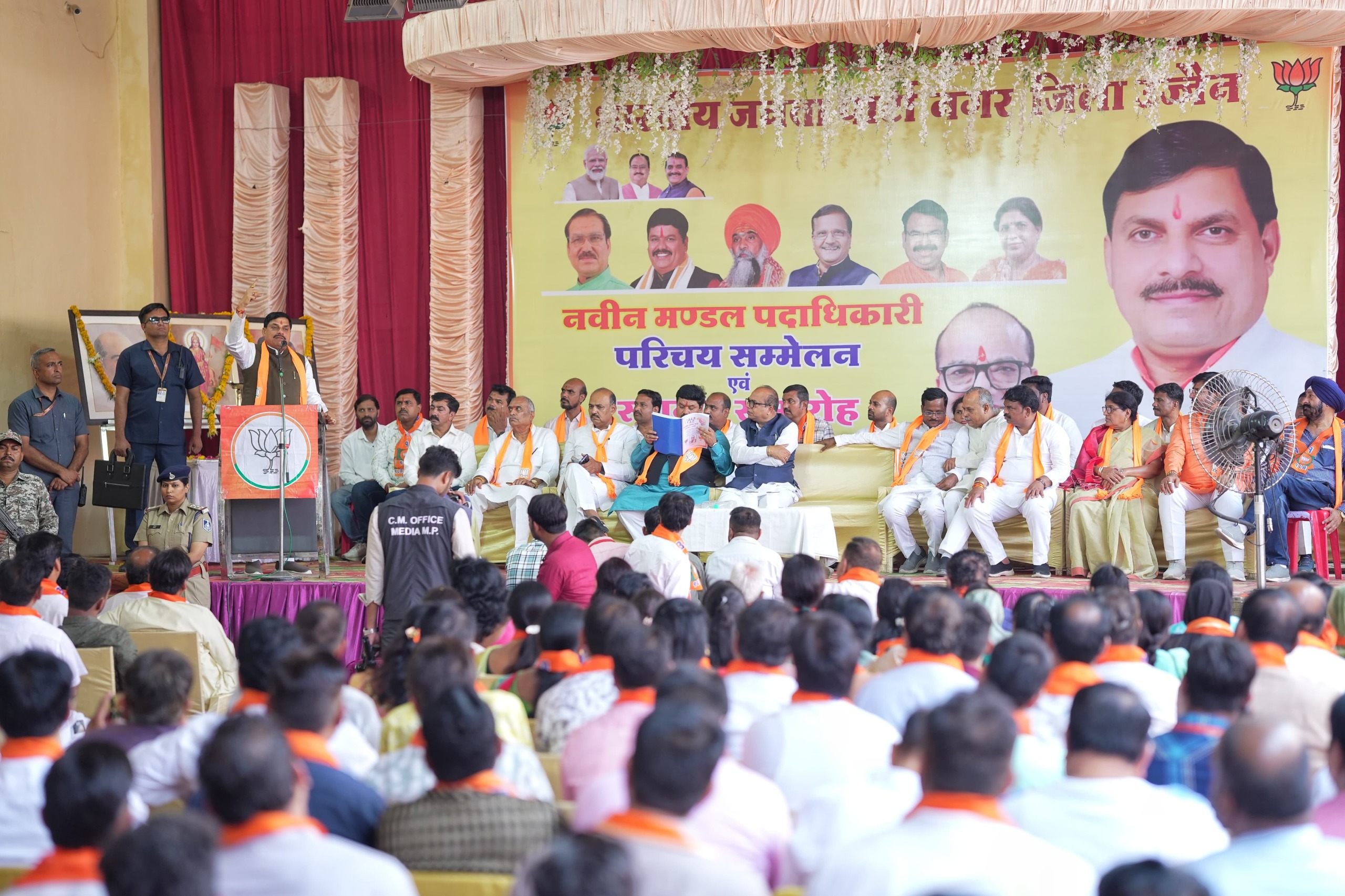 सरकारों के जनसेवा के संकल्प को जन-जन तक पहुंचाने के लिए कार्य करें कार्यकर्ता: सीएम डाॅ यादव