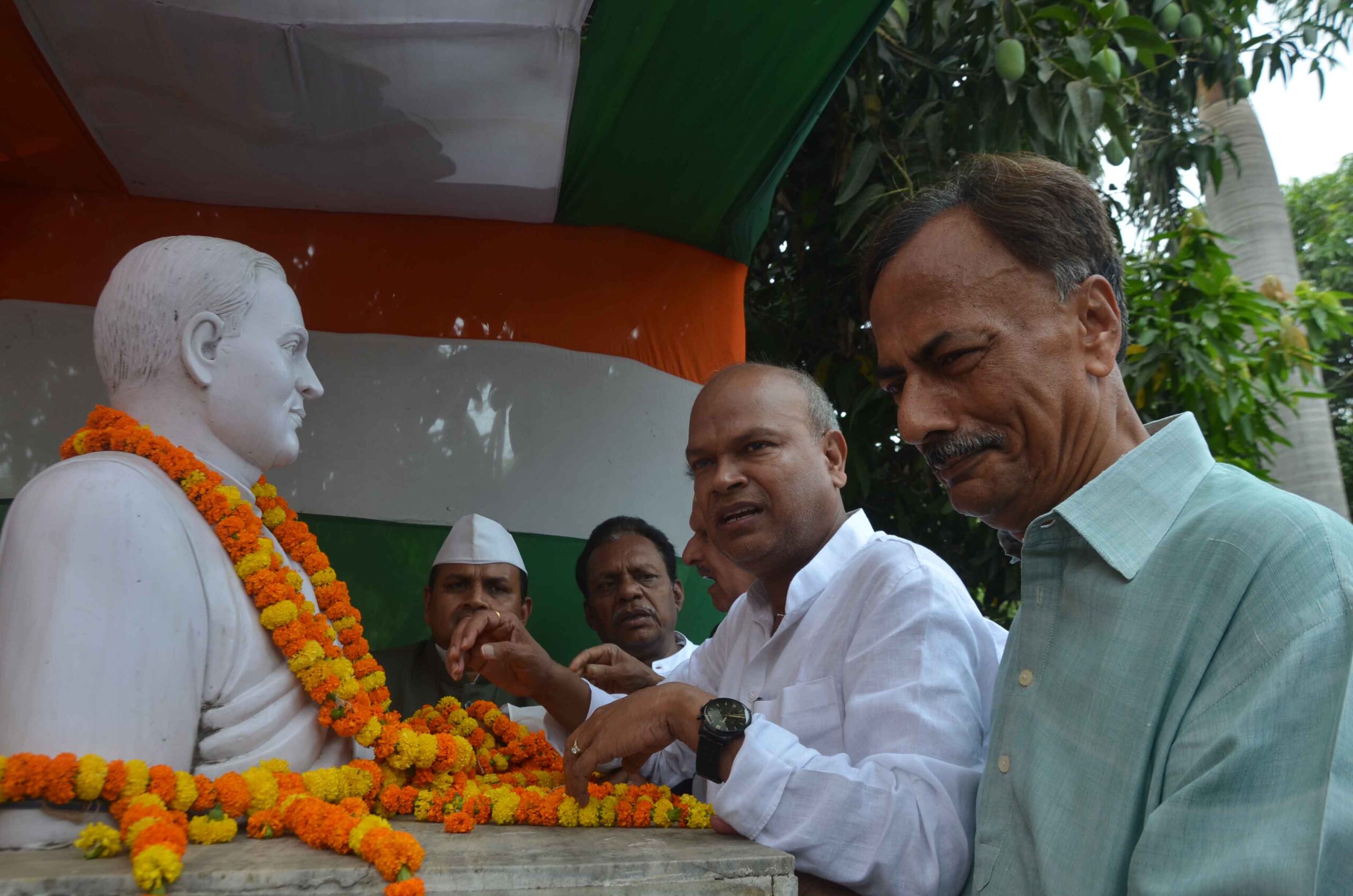 कांग्रेस के प्रदेश अध्यक्ष राजेश कुमार राम ने पूर्व प्रधानमंत्री राजीव गांधी की पुण्यतिथि पर श्रद्धांजलि अर्पित करते
