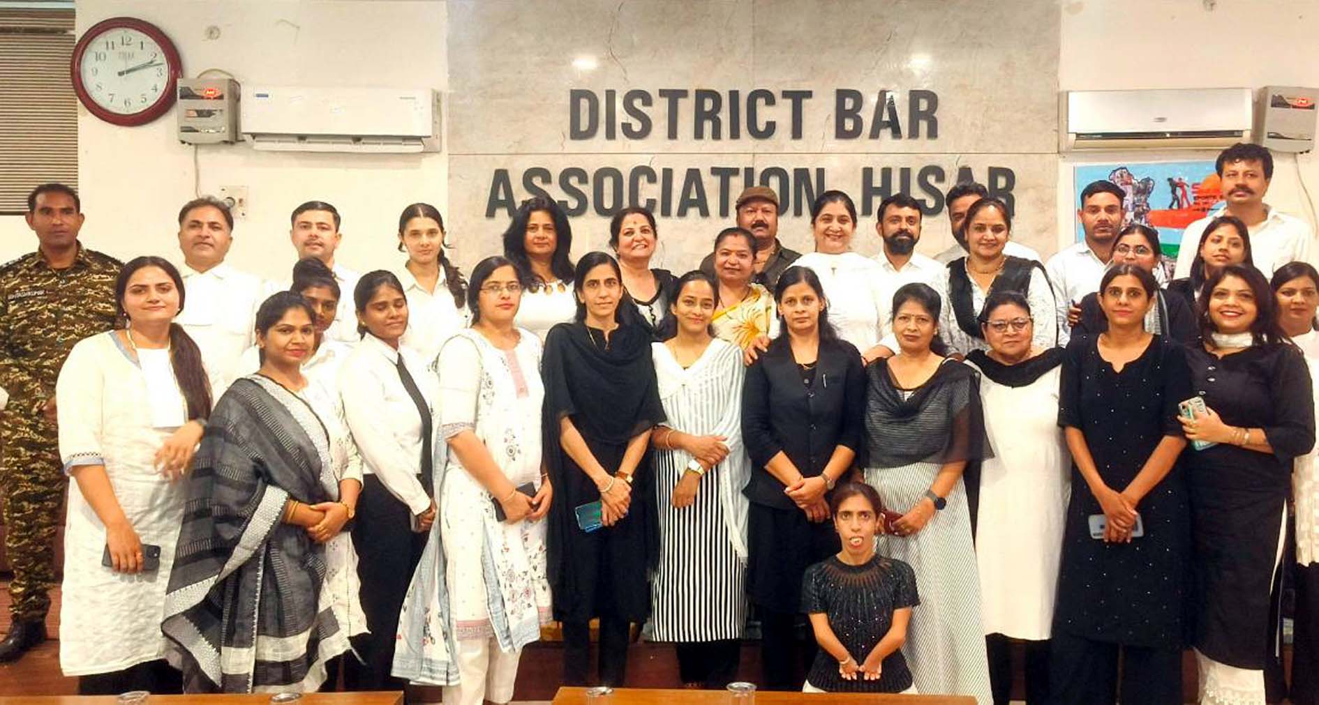 हिसार : बार एसाेसिएशन ने महिलाओं अधिवक्ताओं के लिए लगाया आत्मरक्षा प्रशिक्षण