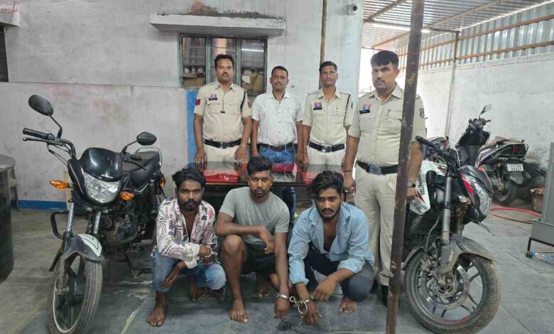 चैन स्नैचिंग के मामले में एक विधि से संघर्षरत बालक सह‍ित चार आरोप‍ित गिरफ्तार