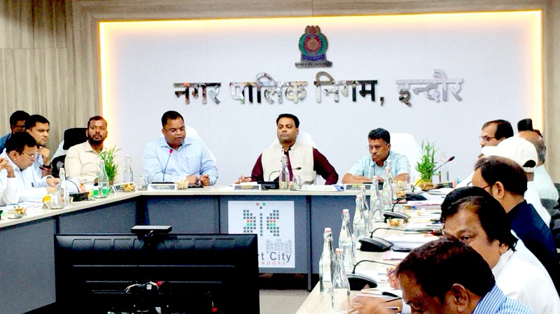 आयुक्त ने की इंदौर एवं उज्जैन संभाग में आने वाले स्थानीय निकायों की समीक्षा