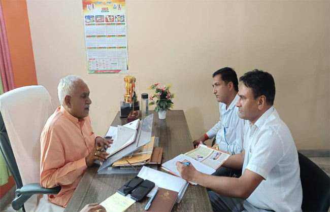 नारनौलः प्रगतिशील किसानों ने मशरूम की खेती कर अन्य किसानों को दिखाई राहः ओम प्रकाश यादव