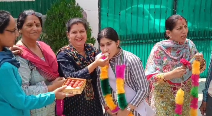 पारुल सिंह ने प्रदेश में चौथा स्थान हासिल कर बढ़ाया राजगढ़ का मान