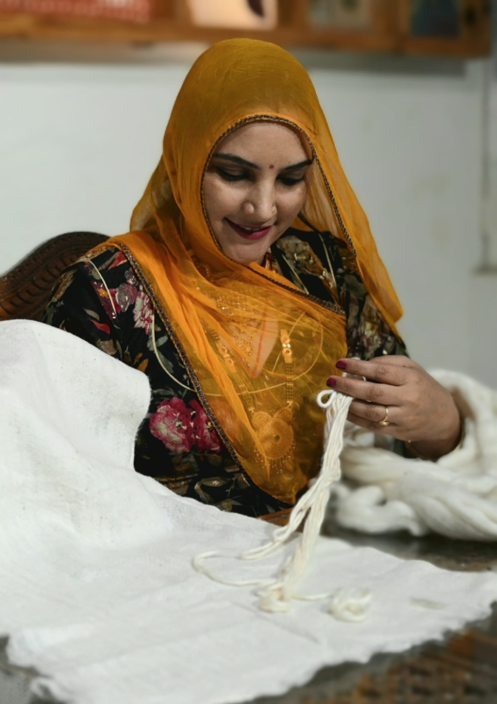 रेगिस्तान में बंजर भूमि पर उगने वाला आक अब बन रहा आमदनी का जरिया