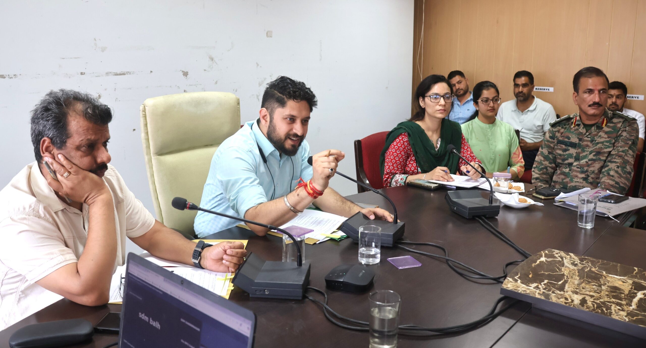 मानसून की तैयारियों को लेकर मंडी में जिला आपदा प्रबंधन प्राधिकरण की बैठक आयोजित