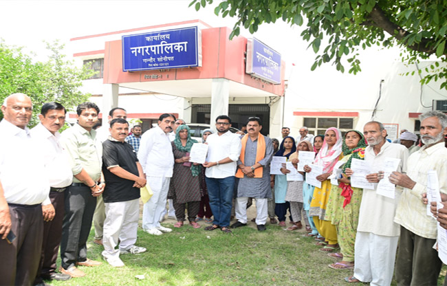सोनीपत: गन्नौर विधायक ने पात्र परिवारों को आवास सहायता राशि सौंपी
