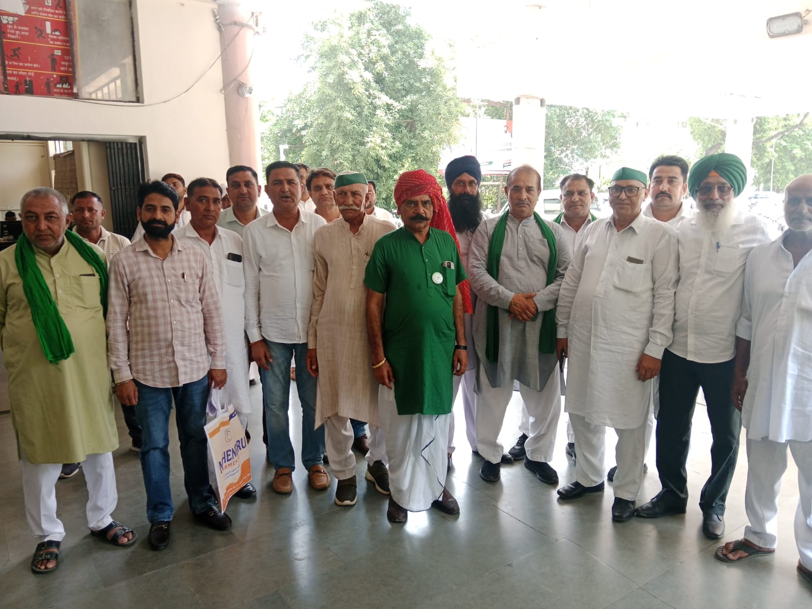 यमुनानगर: बढ़ती सड़क दुर्घटनाओं को लेकर किसान जिला उपायुक्त से मिलें