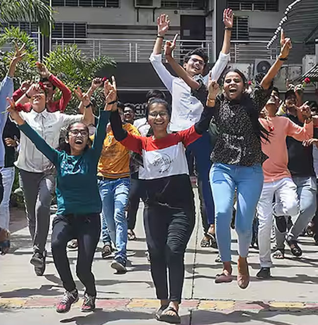 महाराष्ट्र में 10वीं कक्षा का परिणाम घाेषित, 94.10 प्रतिशत विद्यार्थी उत्तीर्ण, छात्राएं फिर आगे