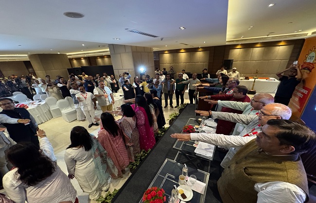 कार्यक्रम को संबोधित करते हुए कैट महामंत्री प्रवीण खंडेलवाल और अन्य कार्यक्रम को संबोधित करते हुए कैट महामंत्री प्रवीण खंडेलवाल और अन्य