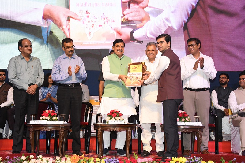 मुख्यमंत्री ने चयनित प्रतिभागियों का किया सम्मान मुख्यमंत्री ने चयनित प्रतिभागियों का किया सम्मान