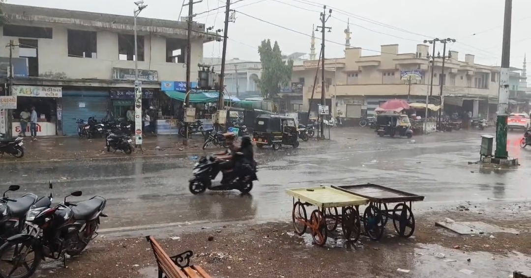 गुजरात के चार जिलों में बारिश का रेड अलर्ट, सूरत में जमकर बारिश