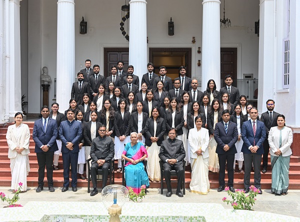न्यायिक अधिकारियों को सदैव अपने कर्तव्यों के प्रति सजग रहना चाहिए : आनंदी बेन पटेल
