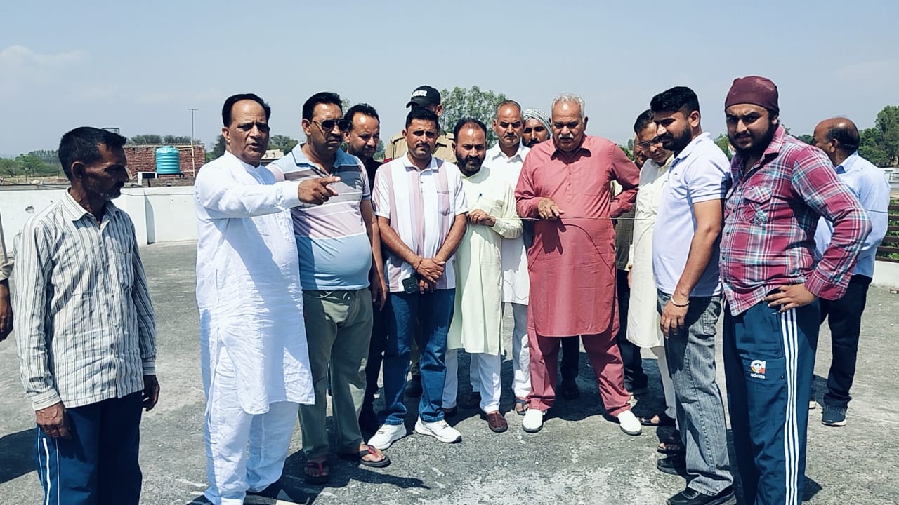 पूर्व मंत्री तथा विधायक ने पाकिस्तानी गोलाबारी के कारण हुए नुकसान का लिया जायजा