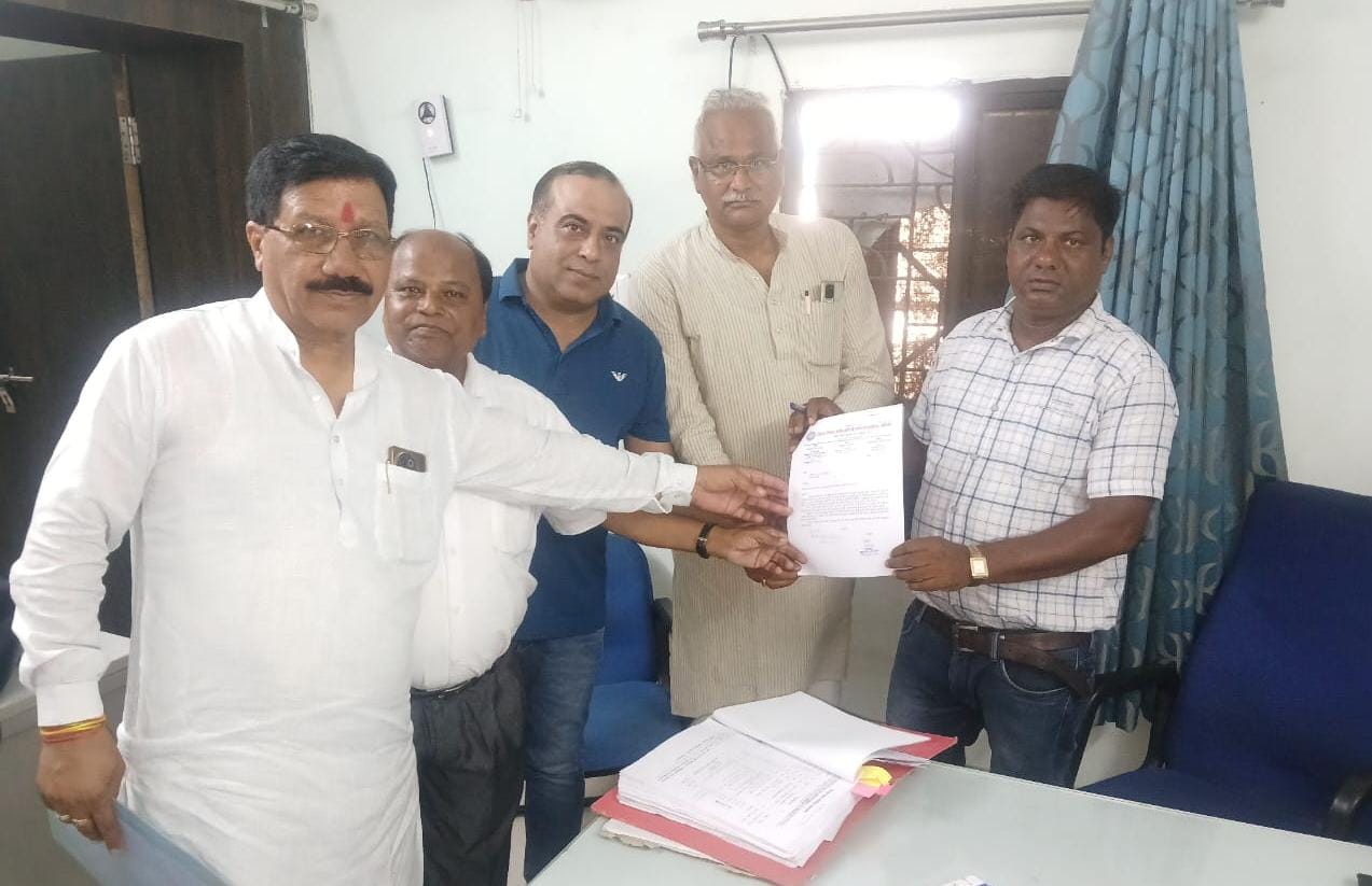 कोरबा : ट्रेनाें की लेट-लतीफी से परेशानी, चैंबर ऑफ कॉमर्स के पदाधिकारियों ने ज्ञापन सौंपा