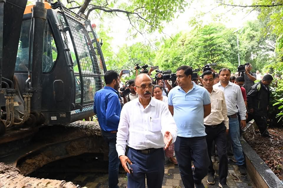 ओकेडी संस्थान पर बुलडोजर: मंत्री जयंत की मौजूदगी में चला अतिक्रमण विरोधी अभियान