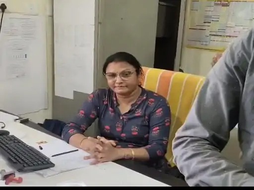 पांच हजार की रिश्वत लेते महिला अधिकारी गिरफ्तार