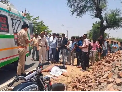 (अपडेट) ट्रैक्टर-ट्रॉली में बाइक घुसने से दो दोस्तों की मौत