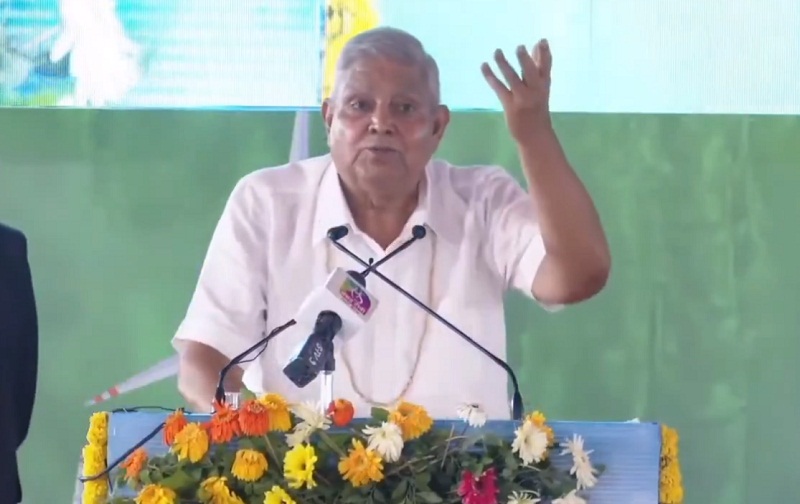उप राष्ट्रपति धनखड़ ‘कृषि उद्योग समागम' को संबोधित करते हुए उप राष्ट्रपति धनखड़ ‘कृषि उद्योग समागम' को संबोधित करते हुए