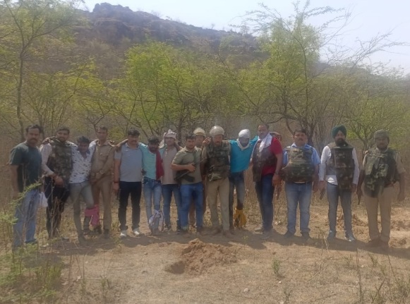 पुलिस मुठभेड़ में 3 बदमाश घायल,2 ने किया समर्पण