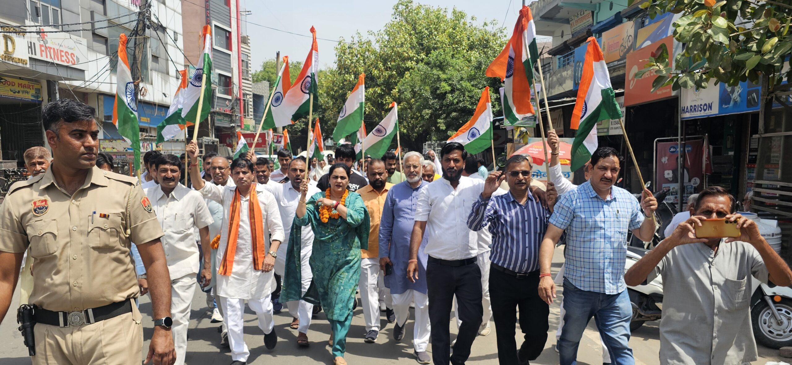 बहादुरगढ़ की तिरंगा यात्रा में सैनिकों को दिया सम्मान