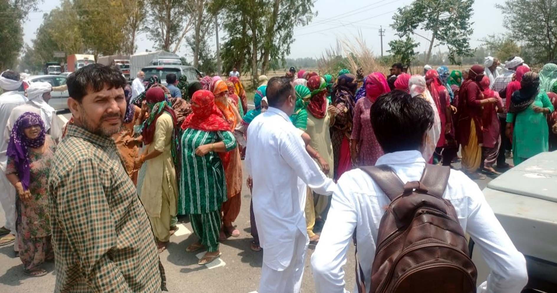 हिसार :पेयजल किल्लत पर सिसाय के ग्रामीणों ने जलघर को जड़ा ताला