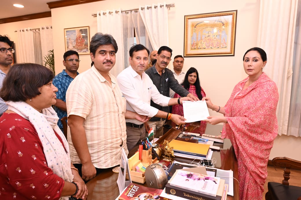 उपमुख्यमंत्री दिया कुमारी ने किया पोस्टर का विमोचन: प्रेस क्लब में समर कैंप 1 जून से