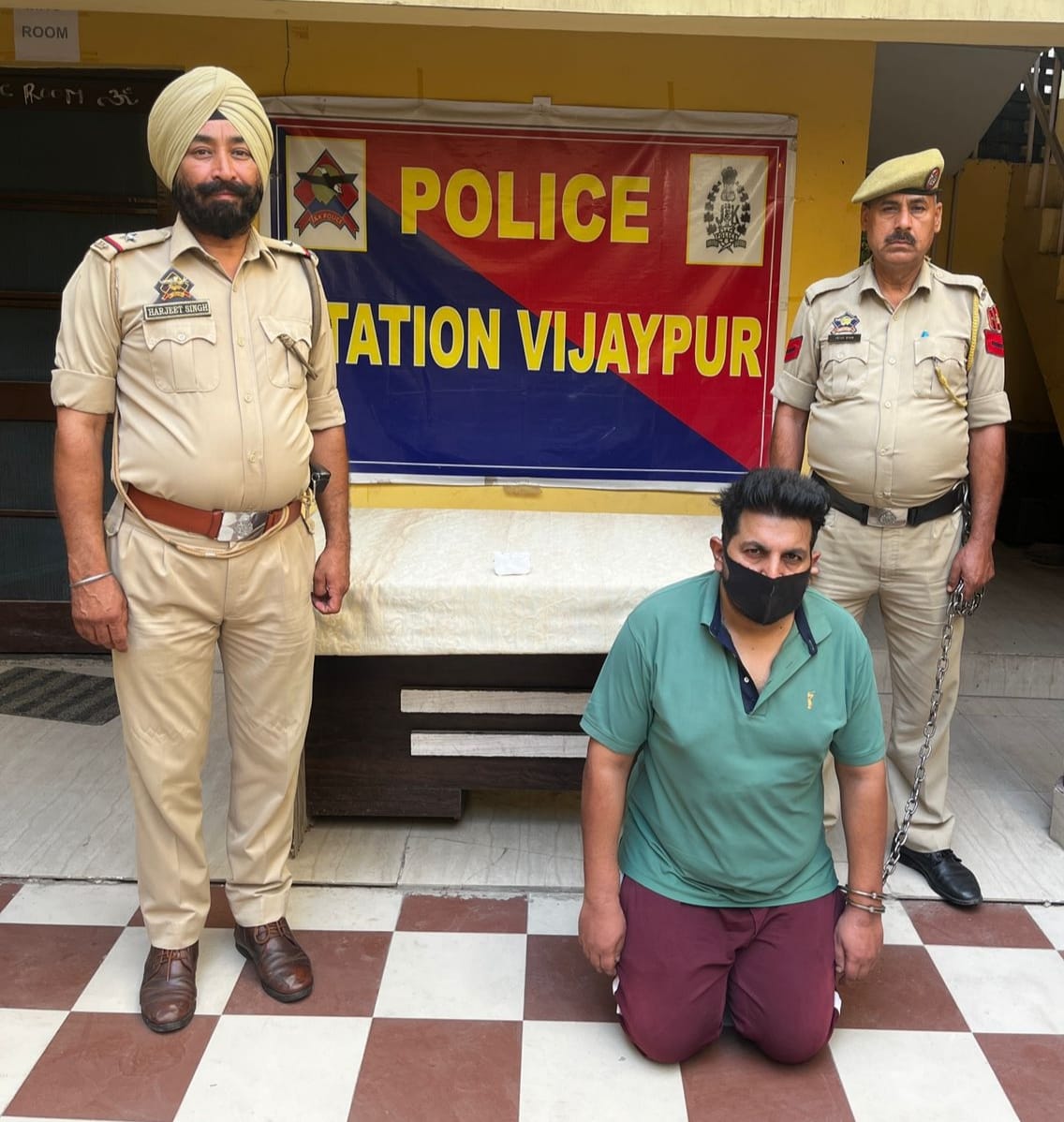 सांबा पुलिस ने 15 ग्राम हेरोइन जैसे पदार्थ के साथ एक ड्रग तस्कर को पकड़ा