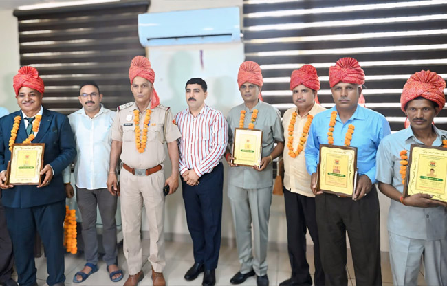 सोनीपत: सेवानिवृत्त पुलिस कर्मियों को दी विदाई, हुआ सम्मान