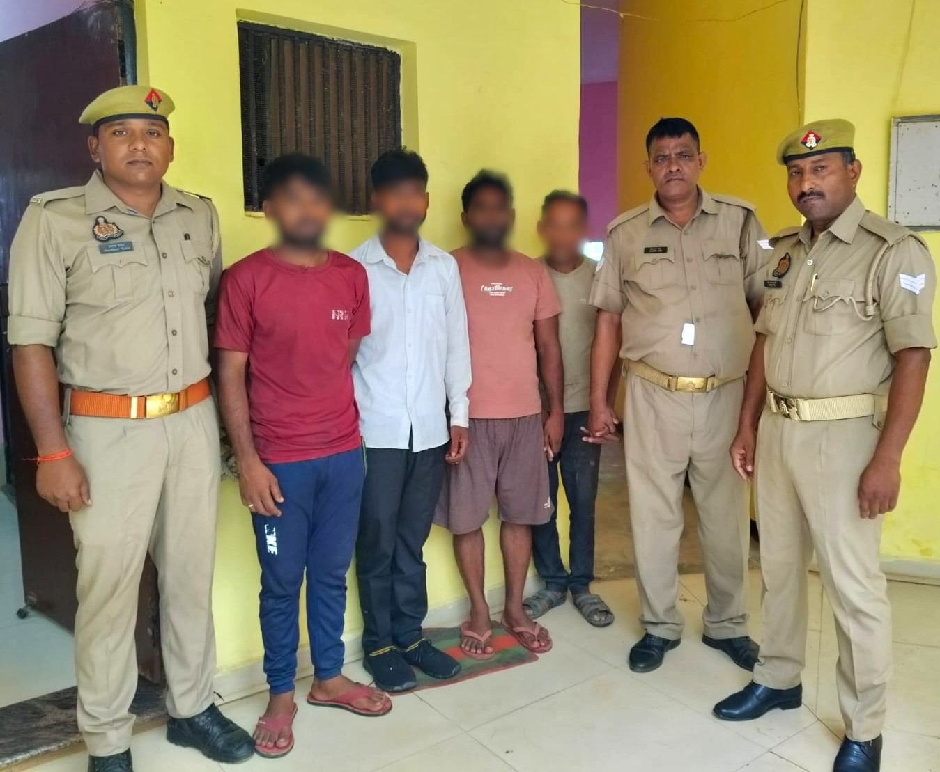 नशीली चाय पिलाकर उड़ाया था वाहन, चार गिरफ्तार