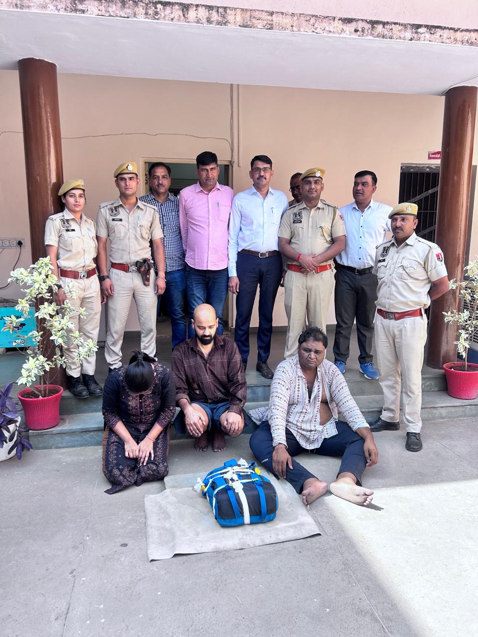 60 लाख रुपये की डकैती के मामले में तीन बदमाश गिरफ्तार