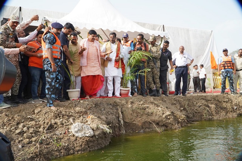 उज्जैनः मुख्यमंत्री ने 29 किमी के शिप्रा घाट तथा 21 बैराजों के निर्माण कार्यों का किया शिलान्यास