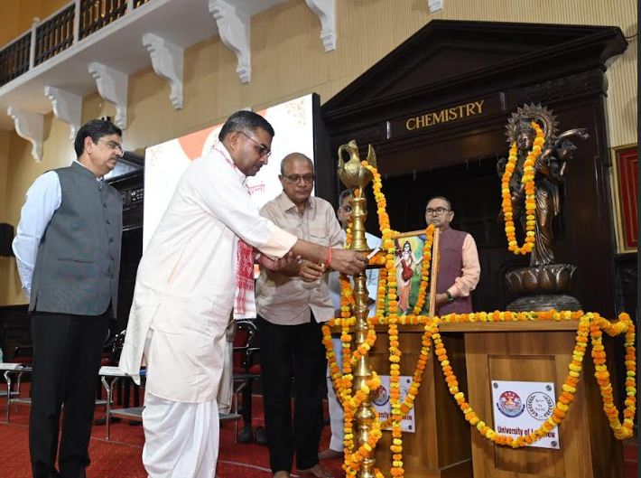 पत्रकार अपनी सीमा का अतिक्रमण न करें: आशुतोष शुक्ल