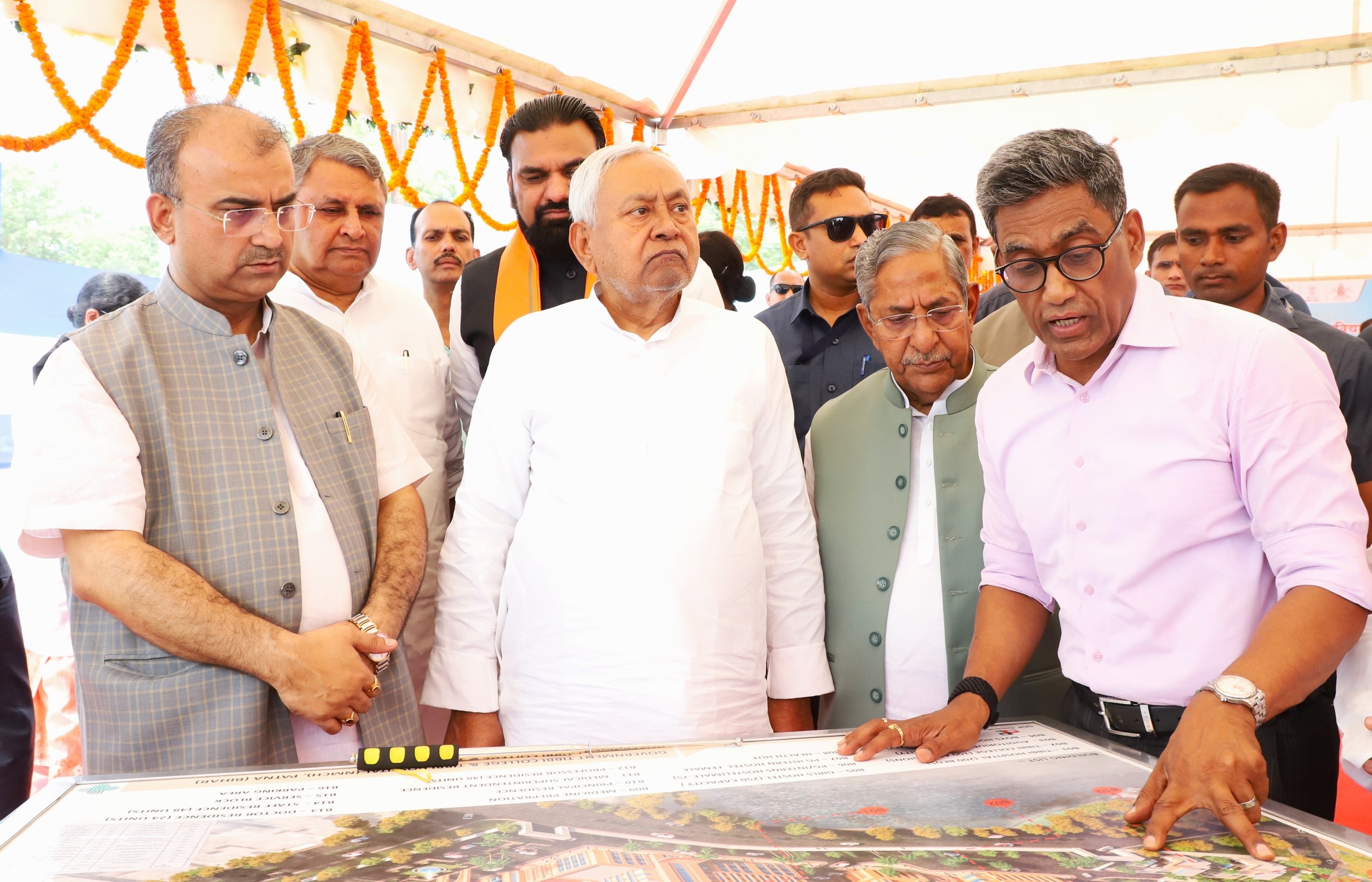 बिहार के मुख्यमंत्री नीतीश कुमार ने राजकीय तिब्बी कॉलेज एवं अस्पताल के निर्माण कार्य का शिलान्यास किया।