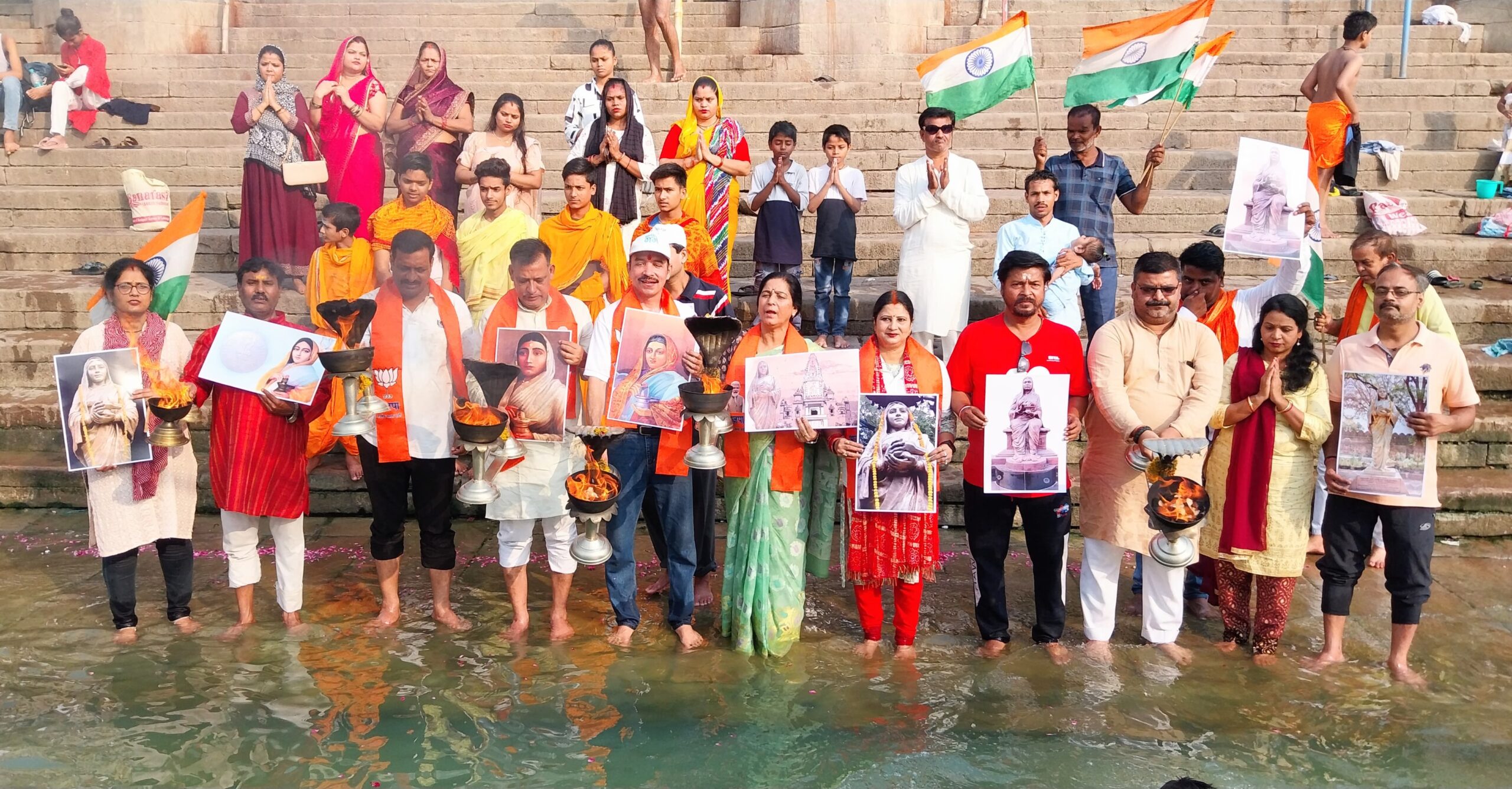 गंगा तट पर पूजी गईं लोकमाता अहिल्याबाई होल्कर,अहिल्याबाई घाट पर भव्य आरती