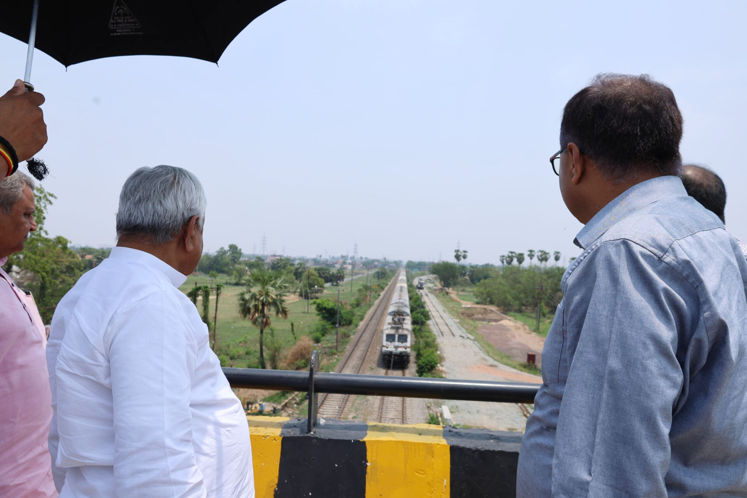 मुख्यमंत्री नीतीश कुमार निर्माणधीन आरओबी सड़कों का निरीक्षण करते