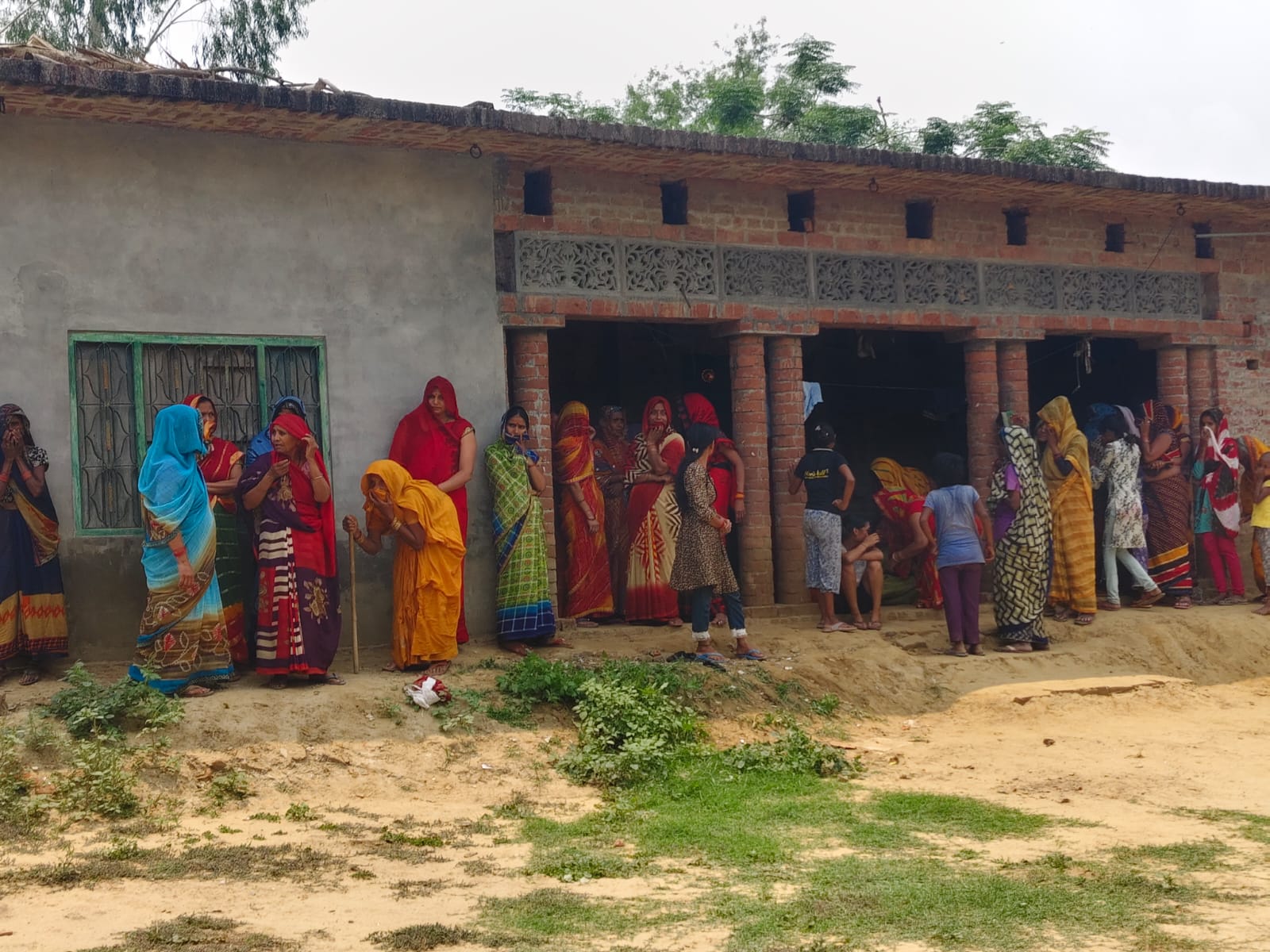 तीन दिन पुराना शव मिलने से गांव में सनसनी, युवक का शव फांसी के फंदे से लटका मिला