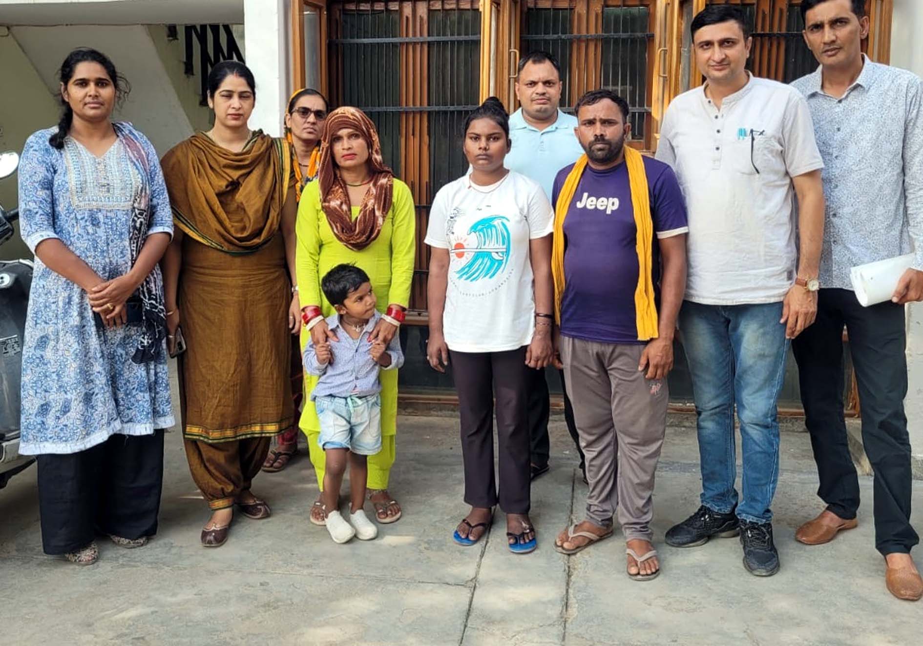 हिसार : बेसहारा बेटी का आश्रम की टीम ने कराया इलाज और परिवार से मिलाया